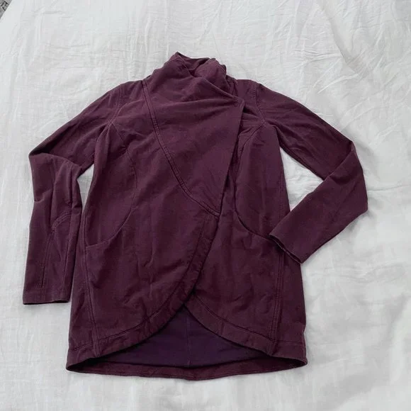 SOLD Lululemon Thats a Wrap Pullover - Picture 3 of 8